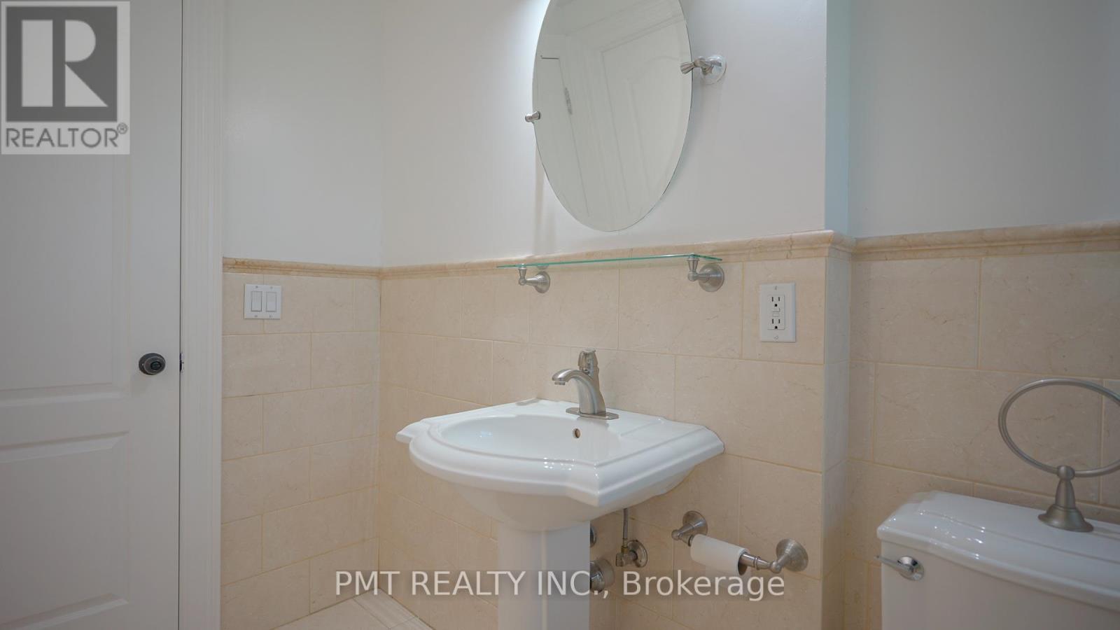Main - 7 Waterbury Drive, Toronto, Ontario  M9R 3X7 - Photo 19 - W12533848