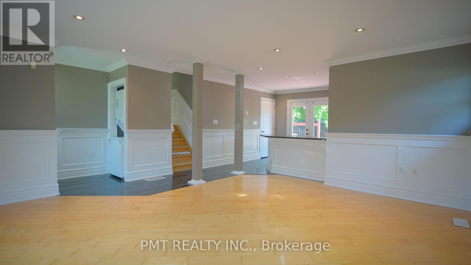 Main - 7 Waterbury Drive, Toronto, Ontario  M9R 3X7 - Photo 2 - W12533848