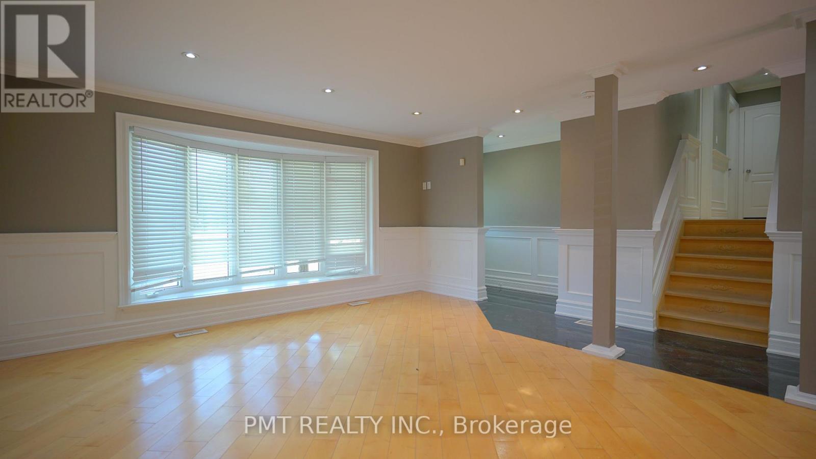 Main - 7 Waterbury Drive, Toronto, Ontario  M9R 3X7 - Photo 3 - W12533848