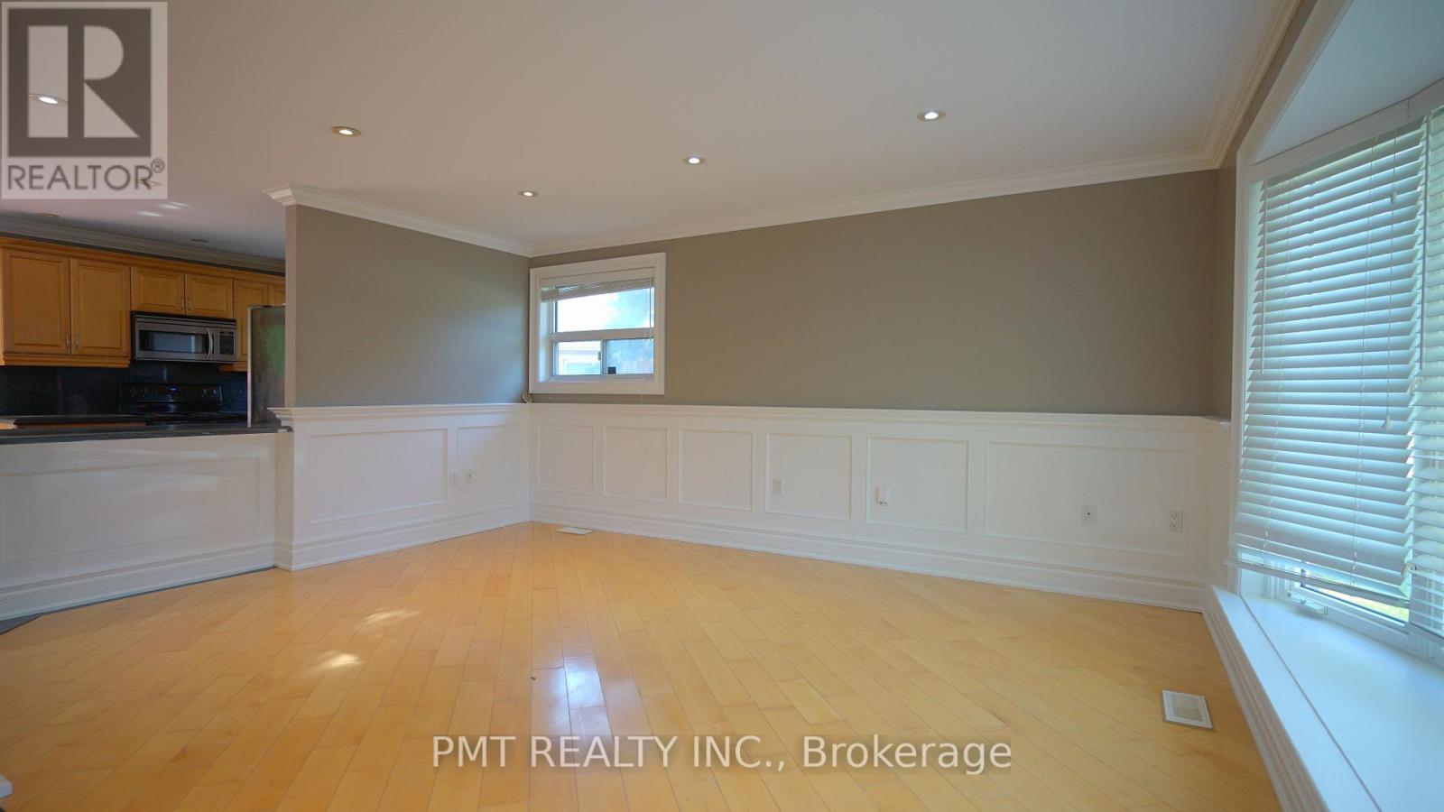 Main - 7 Waterbury Drive, Toronto, Ontario  M9R 3X7 - Photo 5 - W12533848