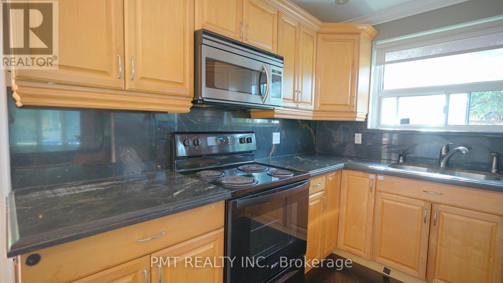 Main - 7 Waterbury Drive, Toronto, Ontario  M9R 3X7 - Photo 7 - W12533848