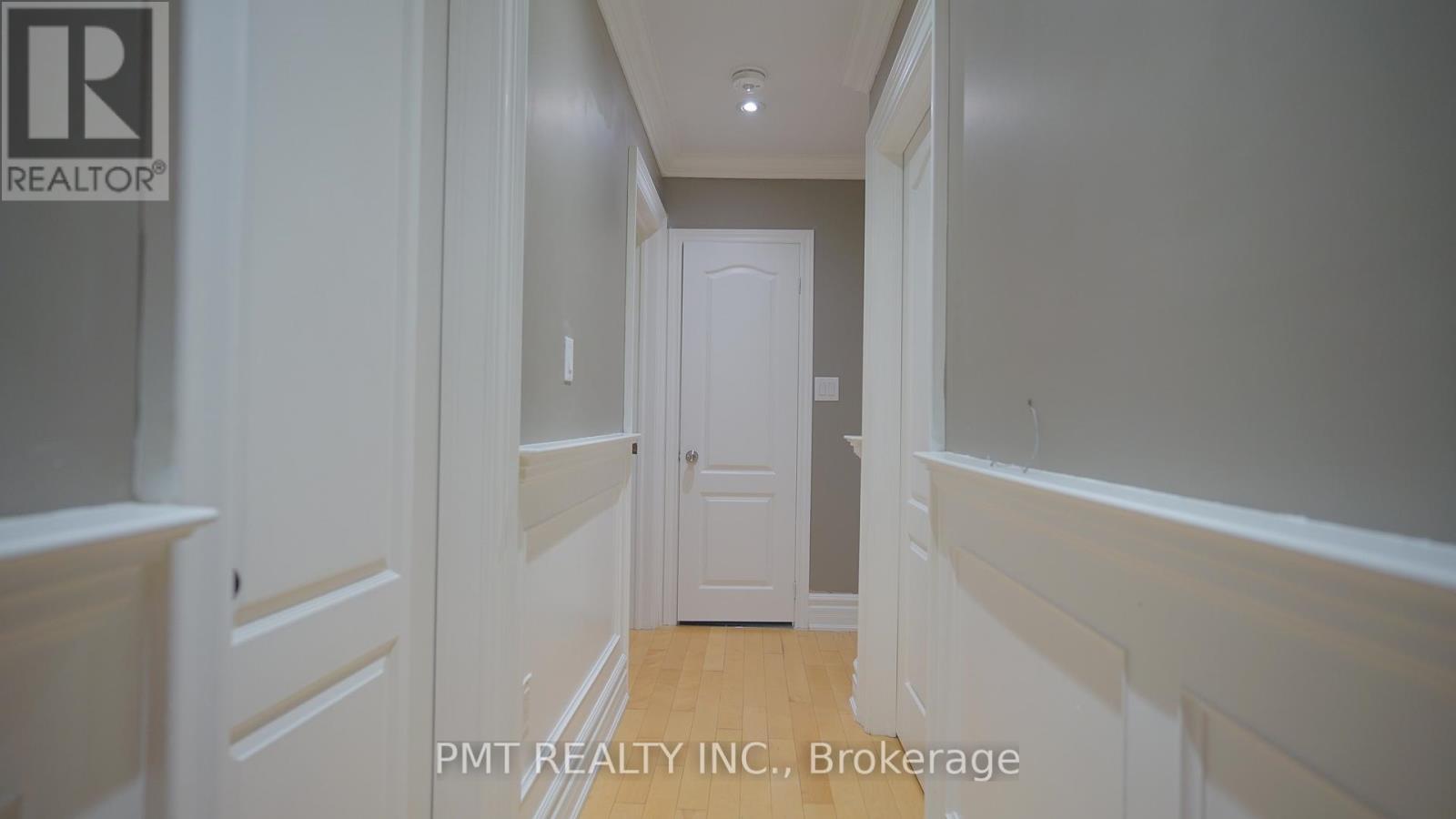 Main - 7 Waterbury Drive, Toronto, Ontario  M9R 3X7 - Photo 9 - W12533848