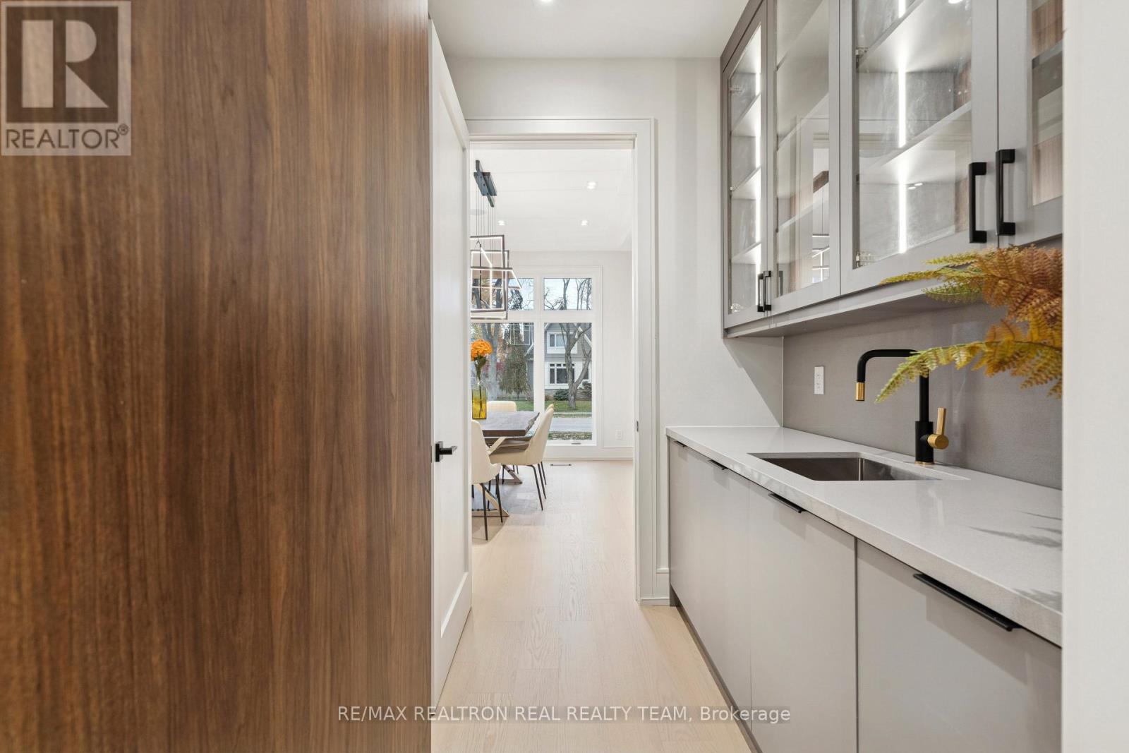 1362 Sedgewick Crescent, Oakville, Ontario  L6L 1X8 - Photo 17 - W12533852