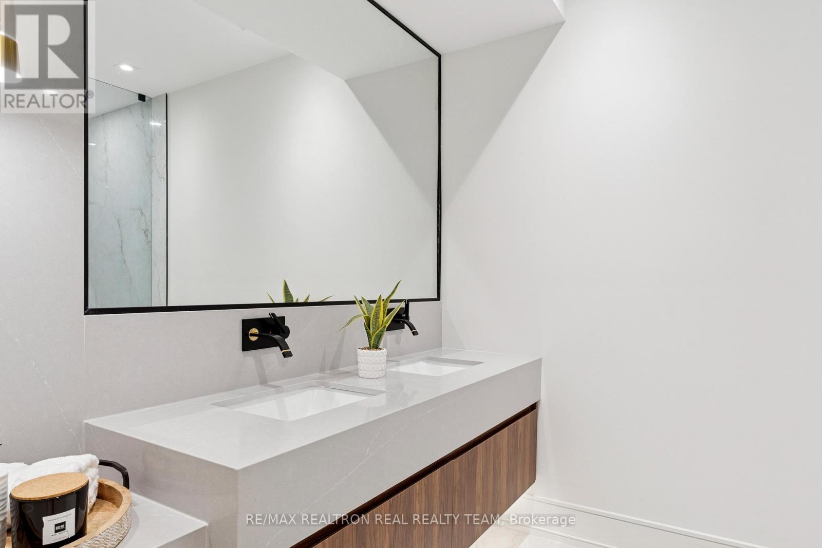 1362 Sedgewick Crescent, Oakville, Ontario  L6L 1X8 - Photo 25 - W12533852