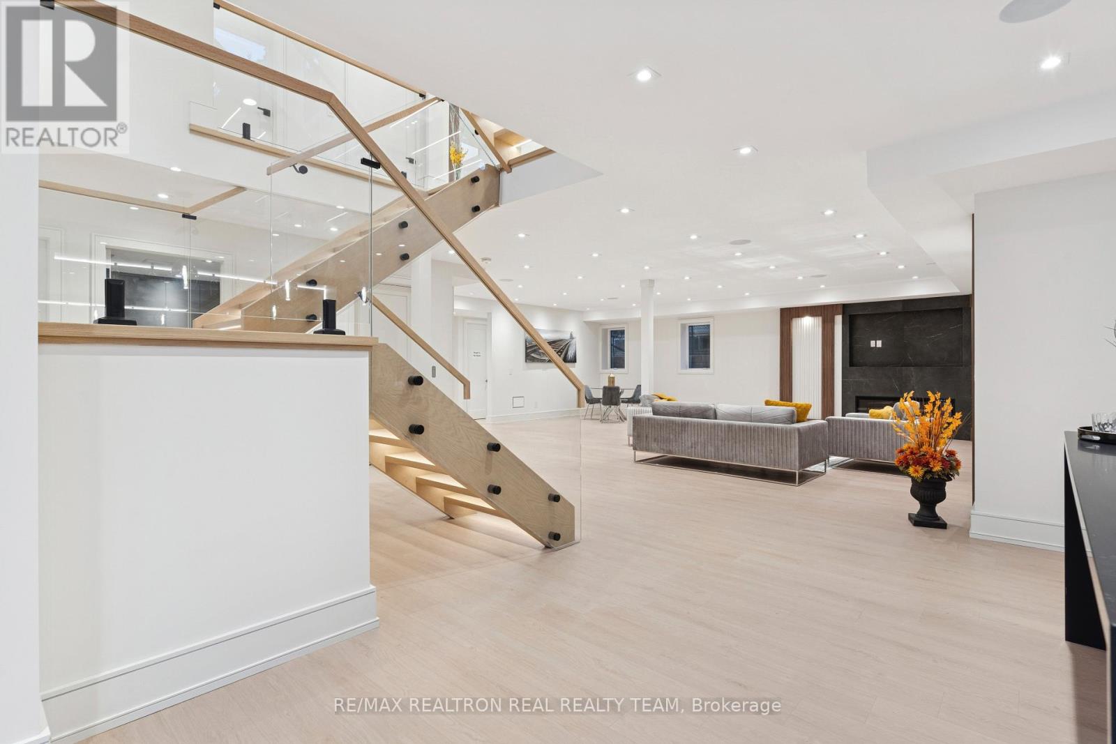 1362 Sedgewick Crescent, Oakville, Ontario  L6L 1X8 - Photo 32 - W12533852