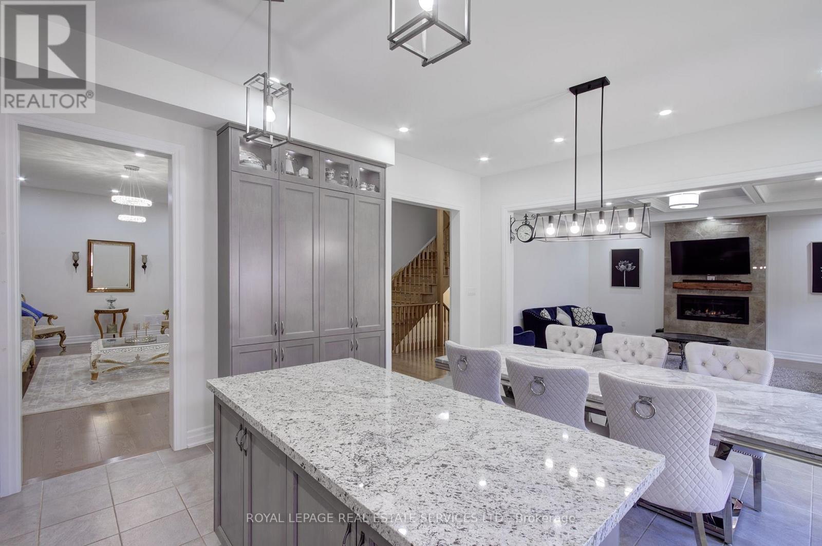 48 Viva Gardens, Oakville, Ontario  L6H 0Z1 - Photo 12 - W12533874