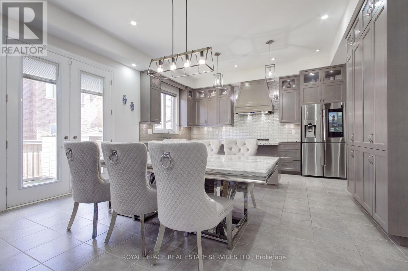 48 Viva Gardens, Oakville, Ontario  L6H 0Z1 - Photo 14 - W12533874