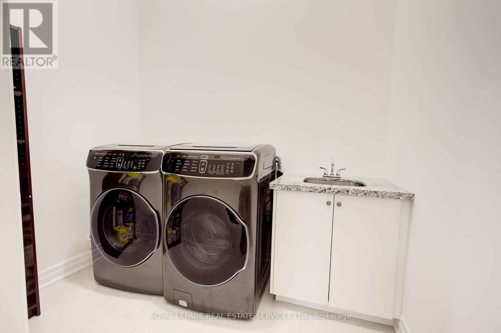 48 Viva Gardens, Oakville, Ontario  L6H 0Z1 - Photo 19 - W12533874