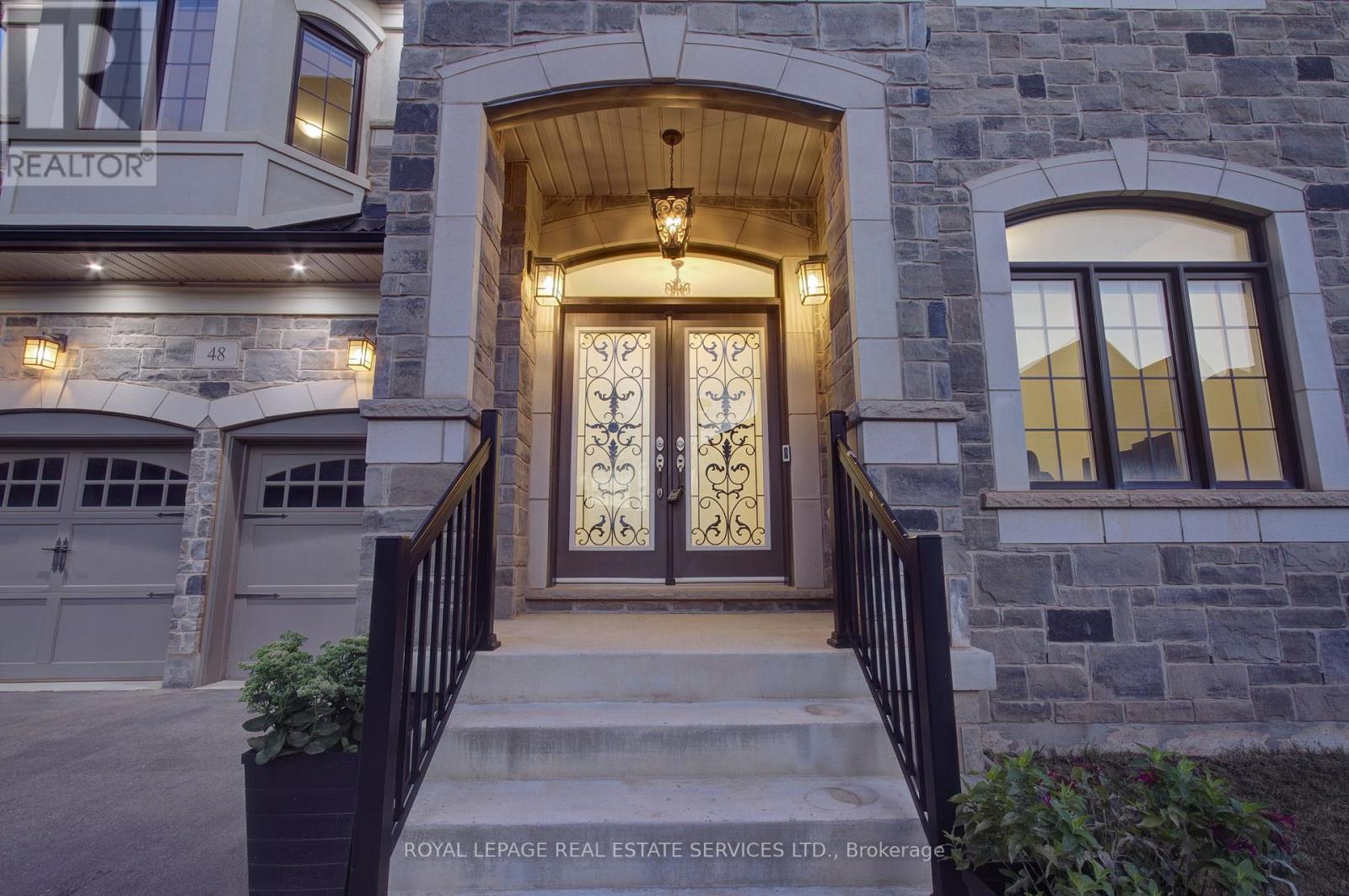 48 Viva Gardens, Oakville, Ontario  L6H 0Z1 - Photo 2 - W12533874