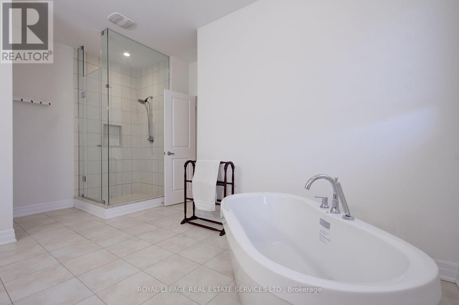 48 Viva Gardens, Oakville, Ontario  L6H 0Z1 - Photo 22 - W12533874