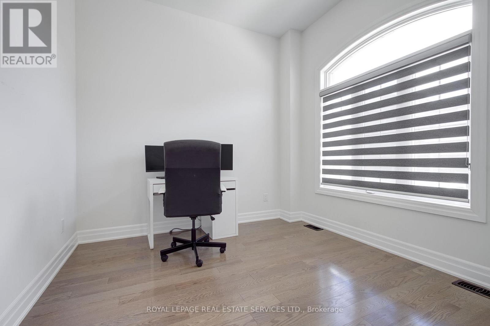 48 Viva Gardens, Oakville, Ontario  L6H 0Z1 - Photo 4 - W12533874