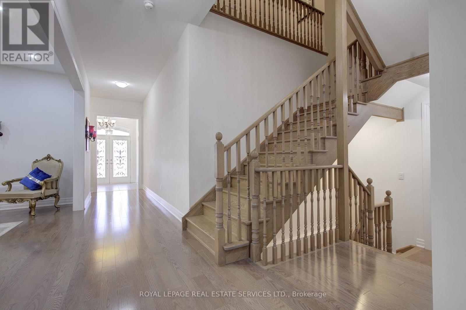 48 Viva Gardens, Oakville, Ontario  L6H 0Z1 - Photo 5 - W12533874