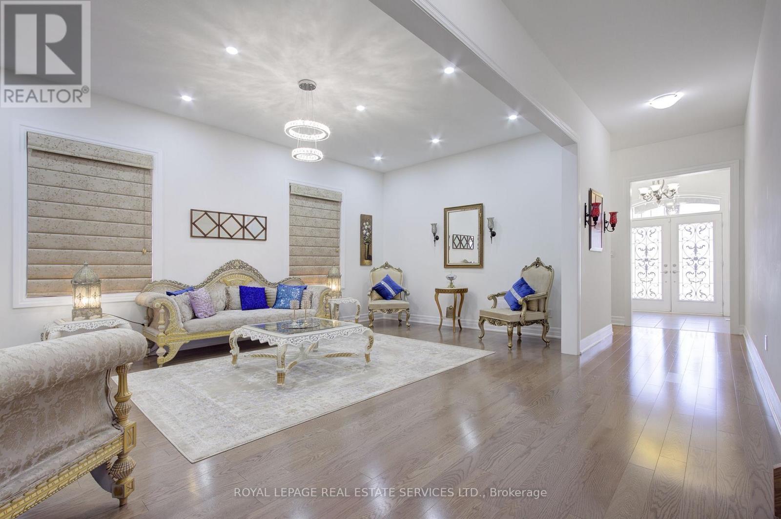 48 Viva Gardens, Oakville, Ontario  L6H 0Z1 - Photo 6 - W12533874