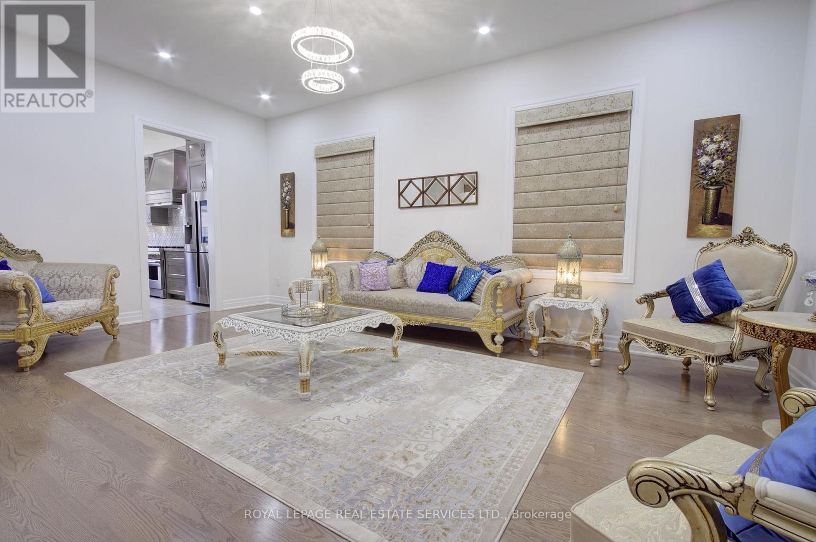 48 Viva Gardens, Oakville, Ontario  L6H 0Z1 - Photo 7 - W12533874