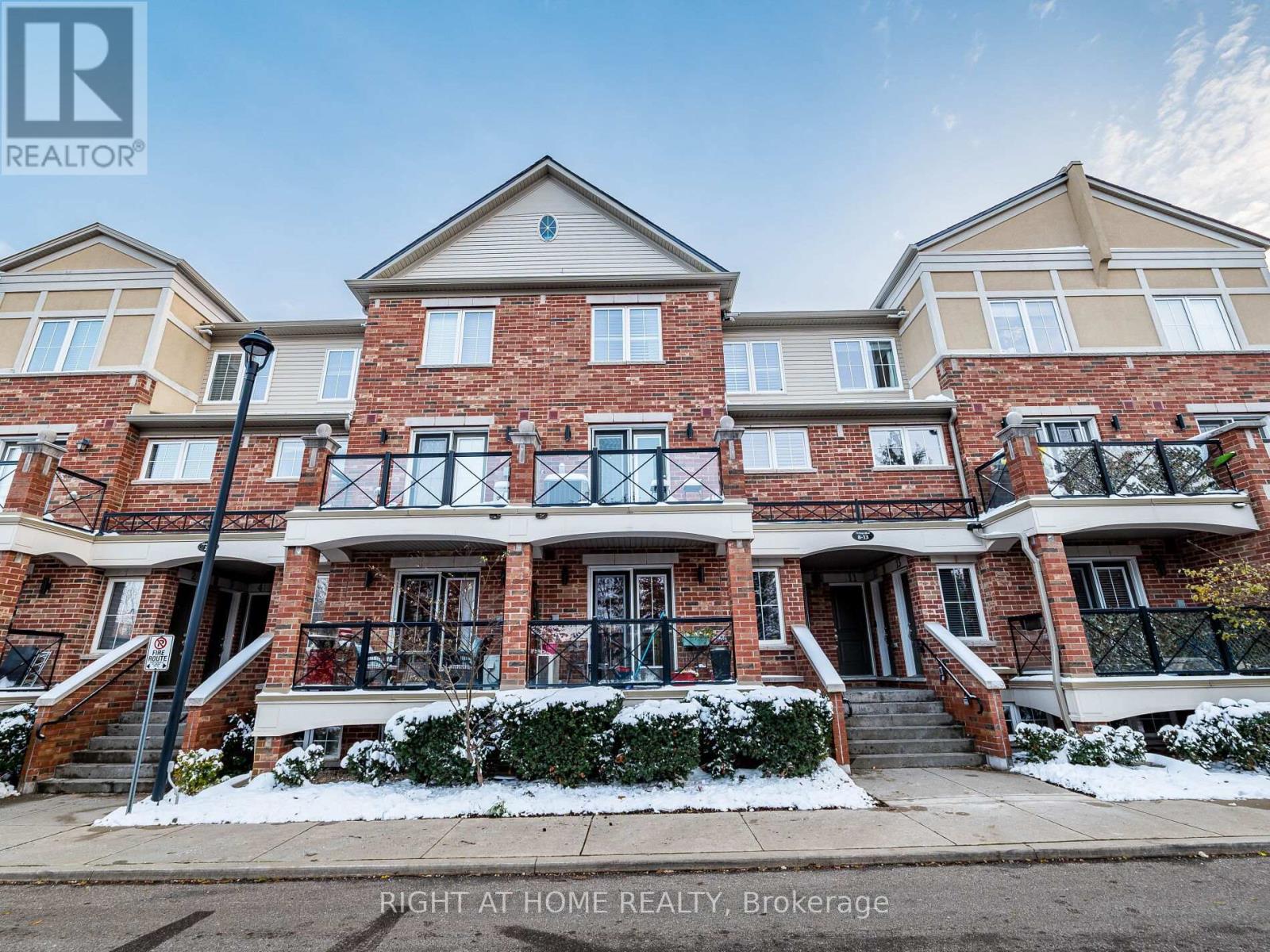 9 - 19 HAYS BOULEVARD, Oakville, Ontario