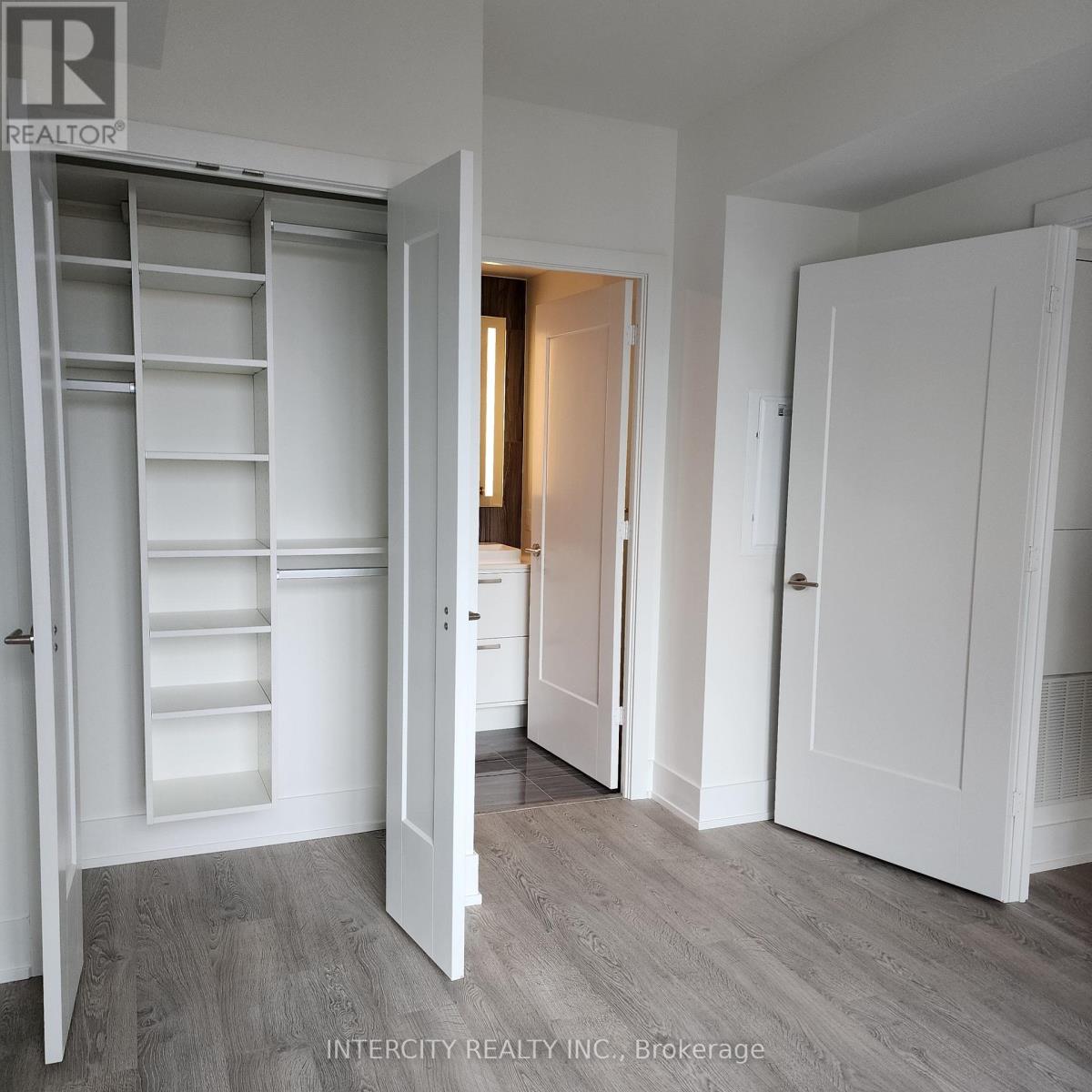 429 - 259 Kingsway Way E, Toronto, Ontario  M9A 0G2 - Photo 11 - W12533910