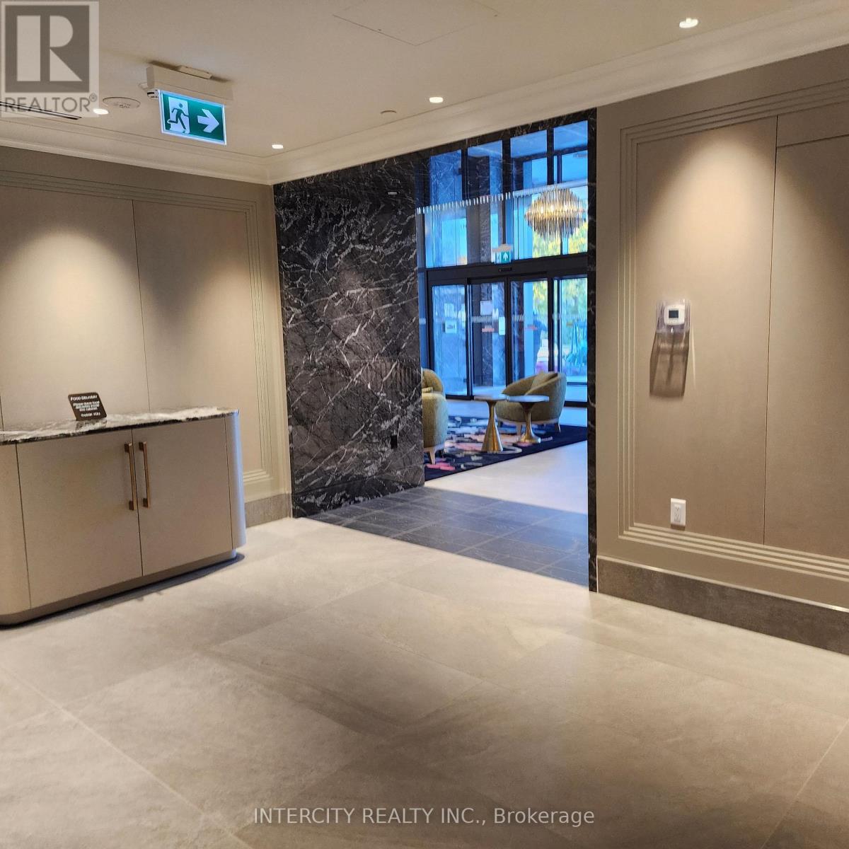 429 - 259 Kingsway Way E, Toronto, Ontario  M9A 0G2 - Photo 2 - W12533910