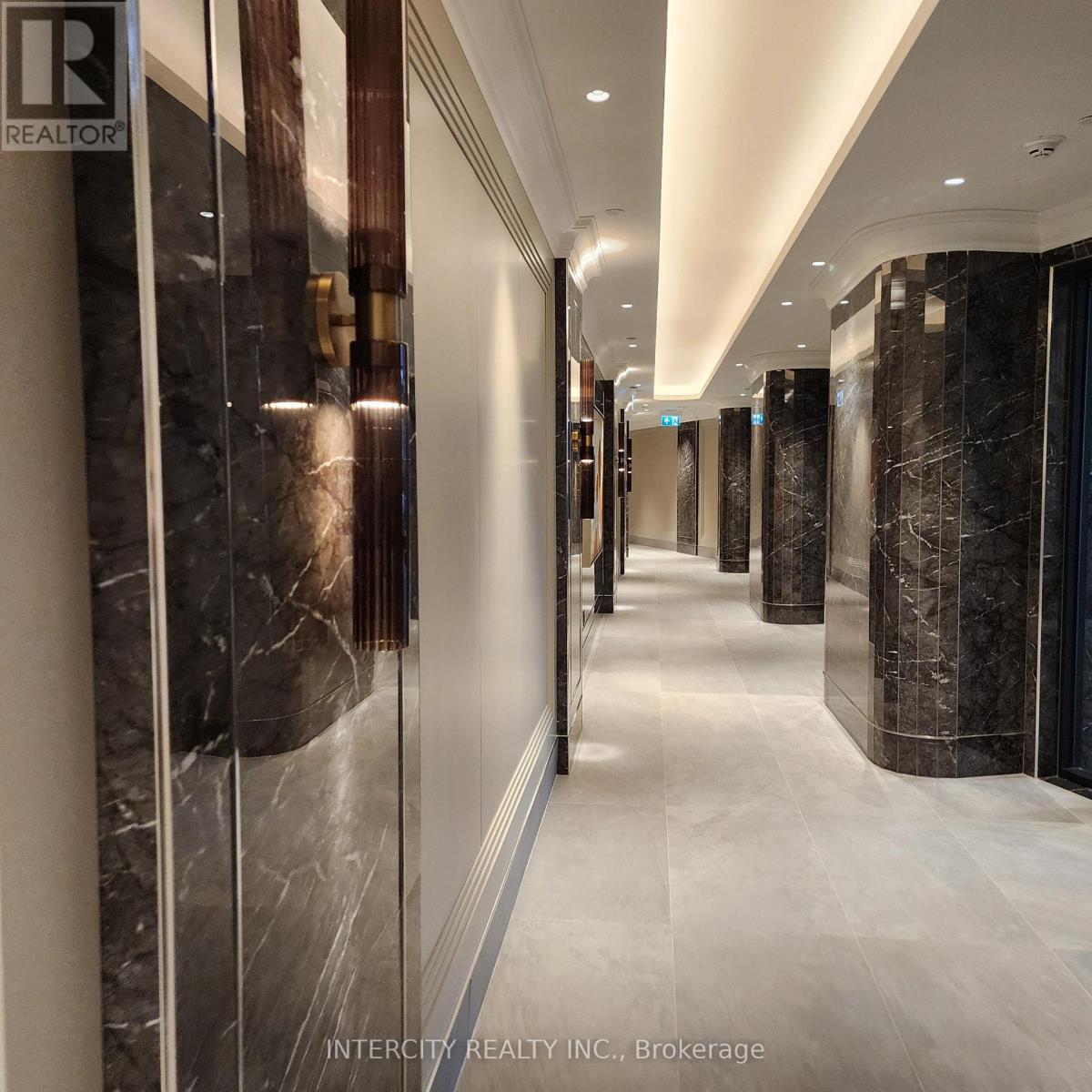 429 - 259 Kingsway Way E, Toronto, Ontario  M9A 0G2 - Photo 4 - W12533910