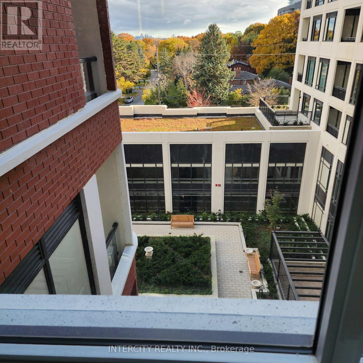 429 - 259 Kingsway Way E, Toronto, Ontario  M9A 0G2 - Photo 6 - W12533910