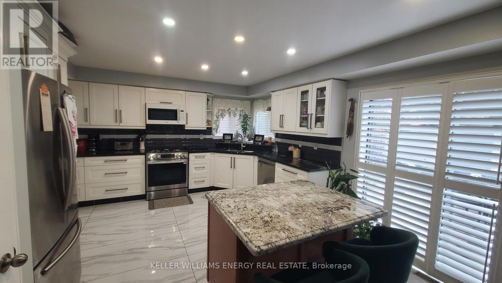 12 Phillpot Lane, Ajax, Ontario L1T 4E1 - Photo 3 - E12533954