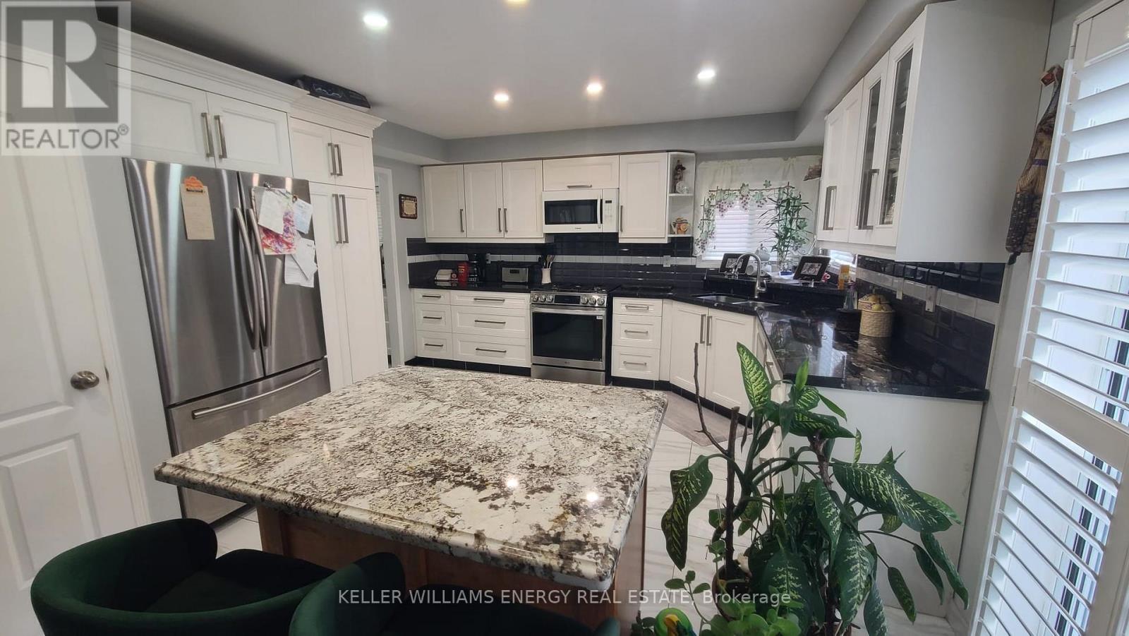 12 Phillpot Lane, Ajax, Ontario L1T 4E1 - Photo 4 - E12533954