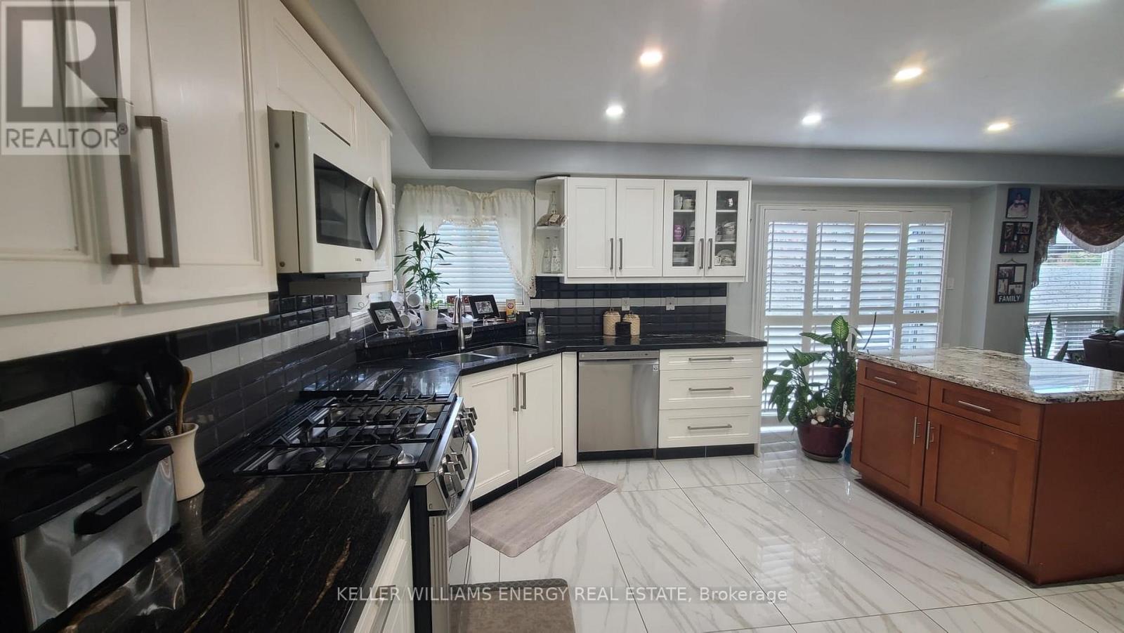 12 Phillpot Lane, Ajax, Ontario L1T 4E1 - Photo 5 - E12533954