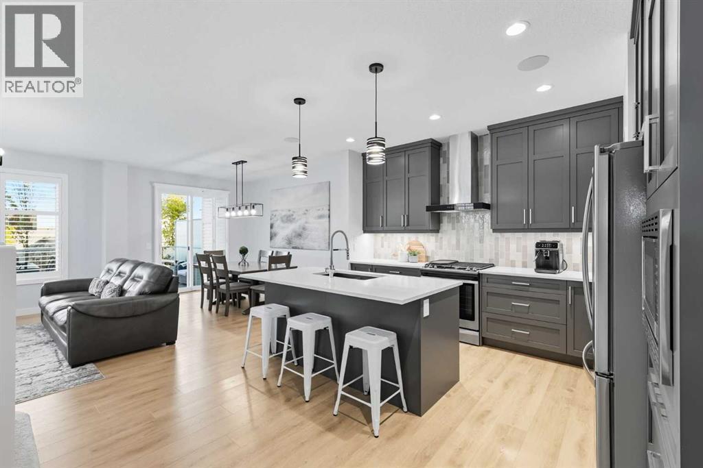 3 Emberside Garden, Cochrane, Alberta  T4C 2L8 - Photo 2 - A2258633