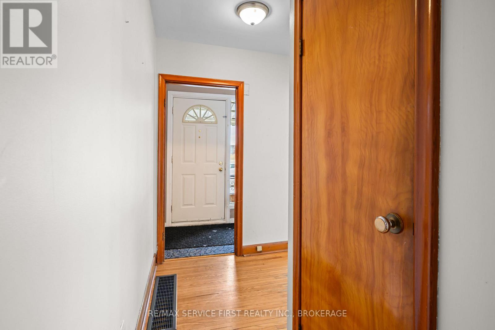 28 Brant Avenue, Kingston, Ontario  K7K 4V1 - Photo 10 - X12533976