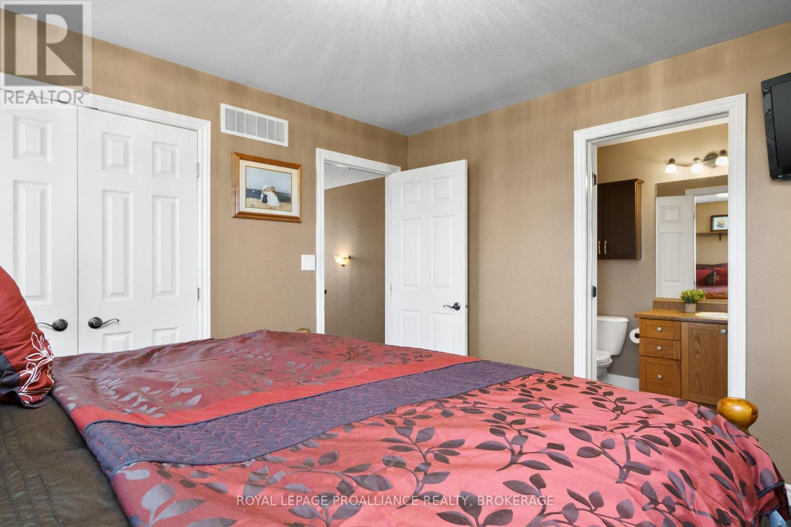 121 Blakely Street, Loyalist, Ontario  K7N 0A3 - Photo 16 - X12534024