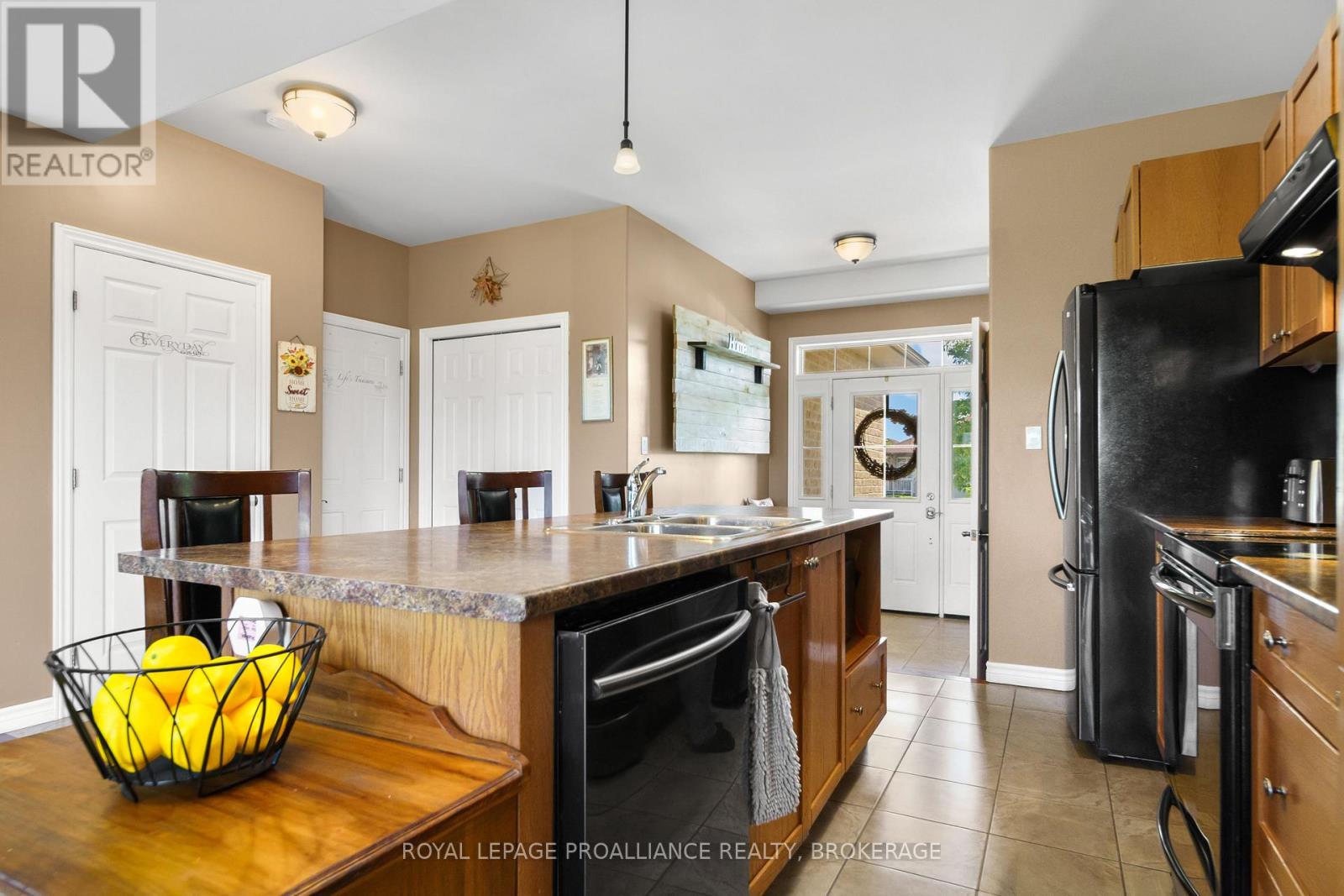 121 Blakely Street, Loyalist, Ontario  K7N 0A3 - Photo 8 - X12534024