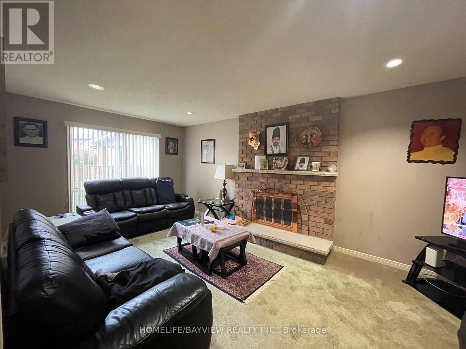 117 Summerdale Drive, Markham, Ontario  L3T 6Y6 - Photo 6 - N12527188