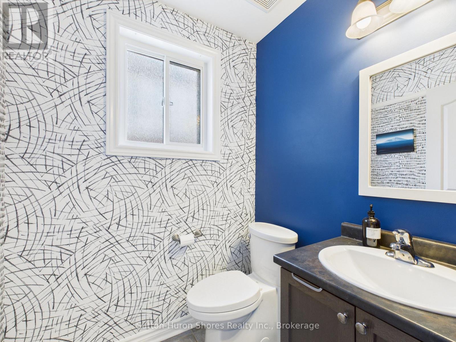 893 Sumpton Street, Saugeen Shores, Ontario  N0H 2C2 - Photo 12 - X12533942