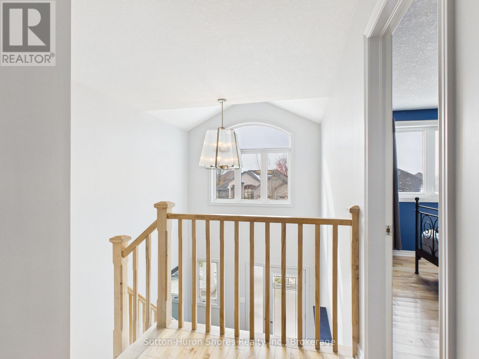 893 Sumpton Street, Saugeen Shores, Ontario  N0H 2C2 - Photo 17 - X12533942