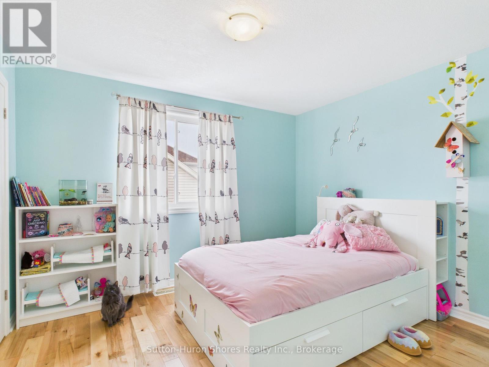 893 Sumpton Street, Saugeen Shores, Ontario  N0H 2C2 - Photo 21 - X12533942