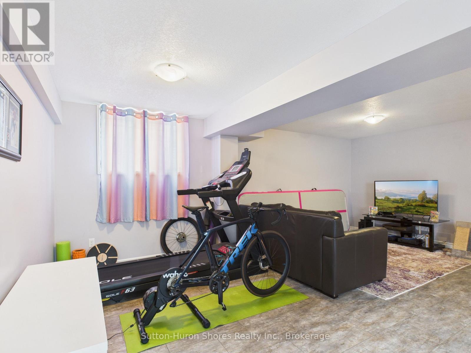 893 Sumpton Street, Saugeen Shores, Ontario  N0H 2C2 - Photo 32 - X12533942