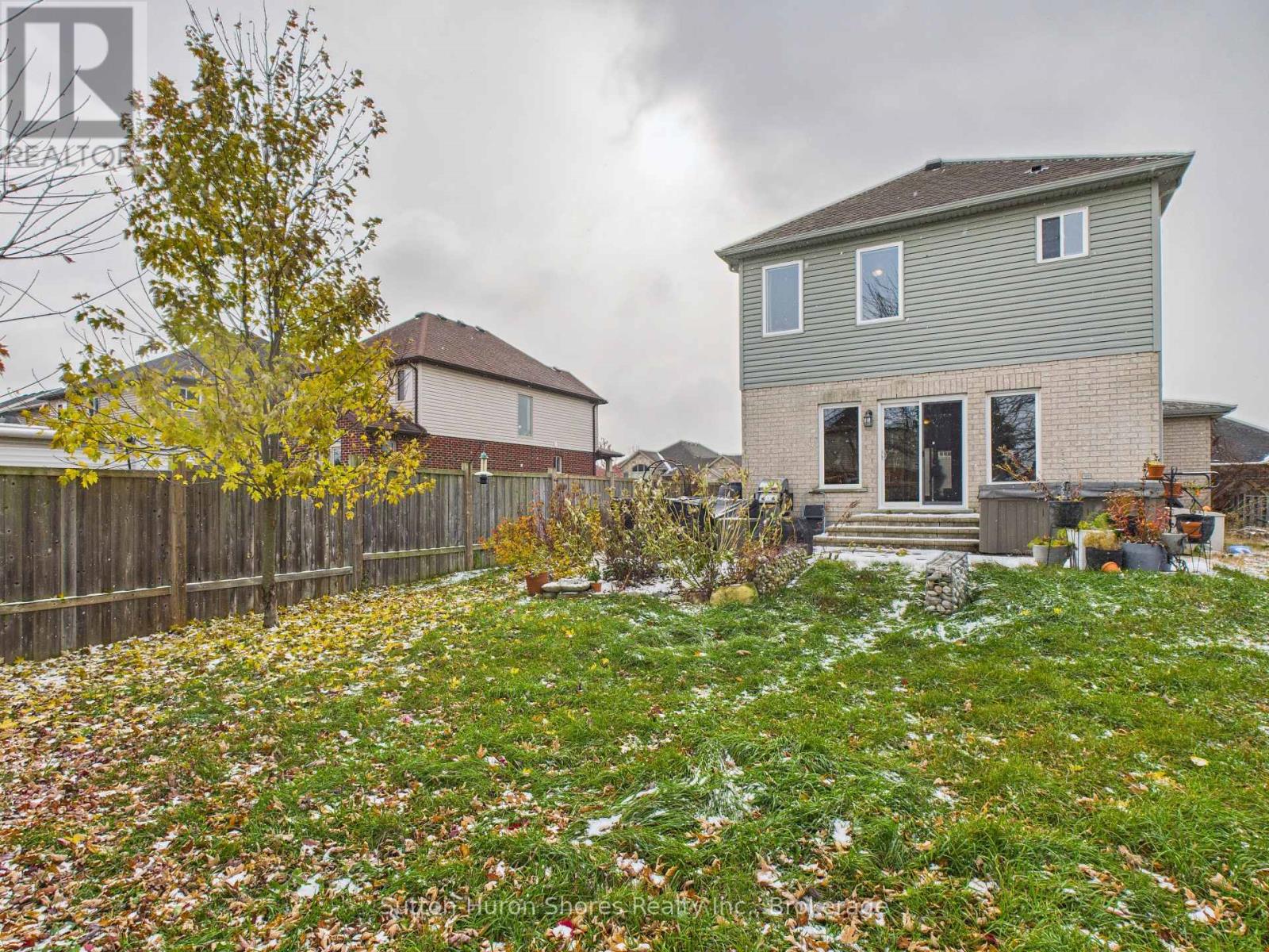 893 Sumpton Street, Saugeen Shores, Ontario  N0H 2C2 - Photo 36 - X12533942