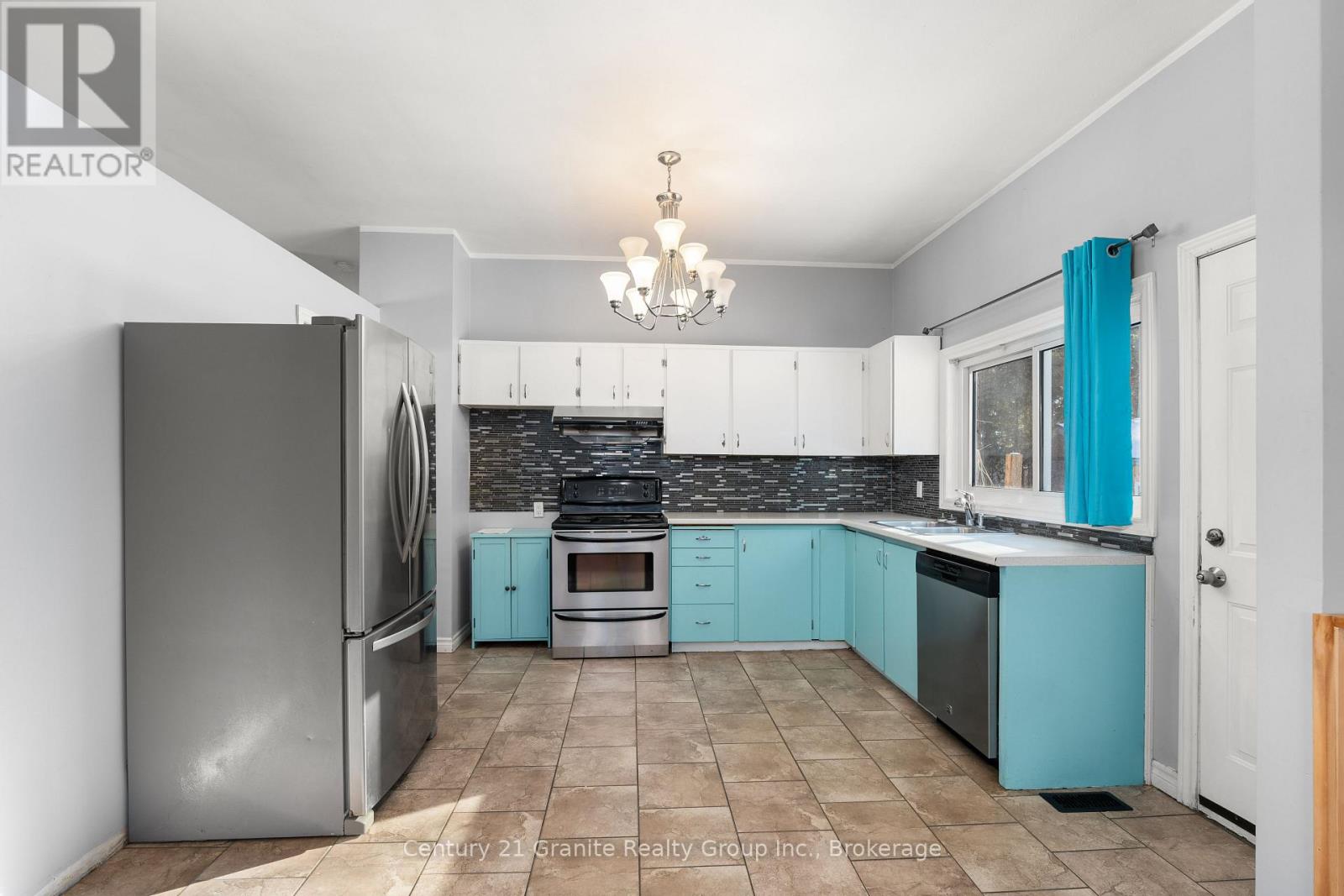 37 Mckay Street, Minden Hills, Ontario  K0M 2K0 - Photo 2 - X12533966