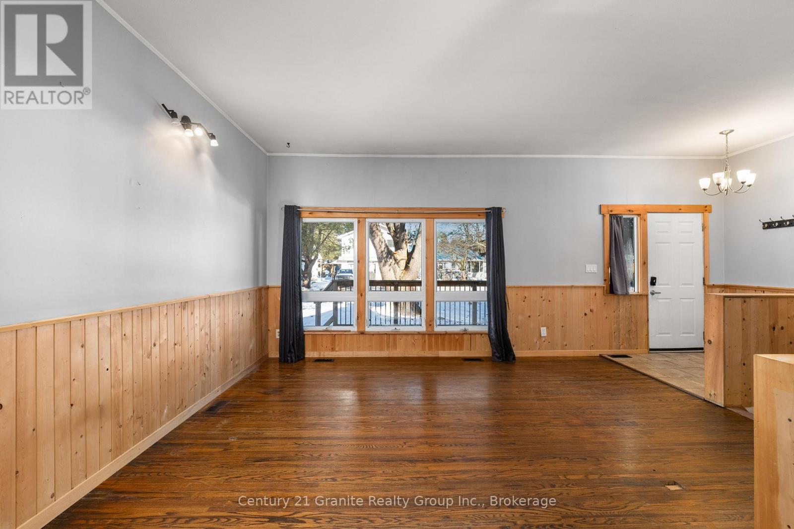 37 Mckay Street, Minden Hills, Ontario  K0M 2K0 - Photo 3 - X12533966