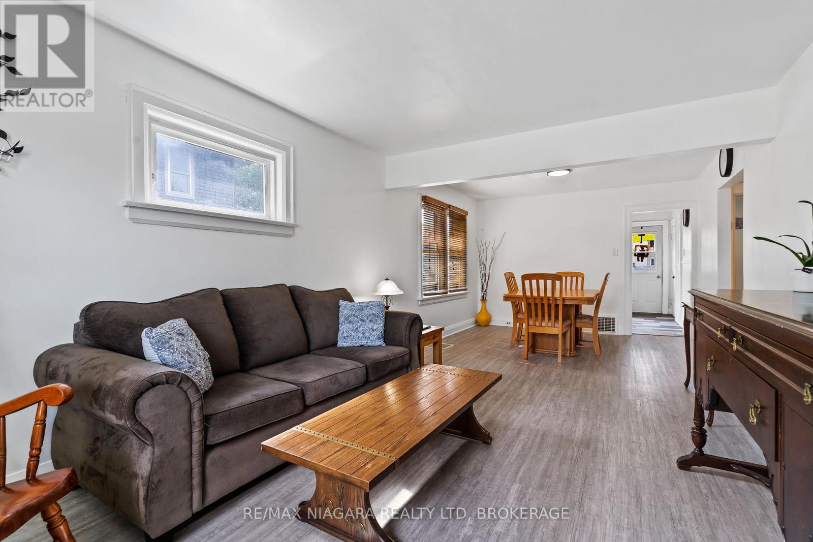 94 Clare Avenue, Port Colborne, Ontario  L3K 5H4 - Photo 5 - X12461396