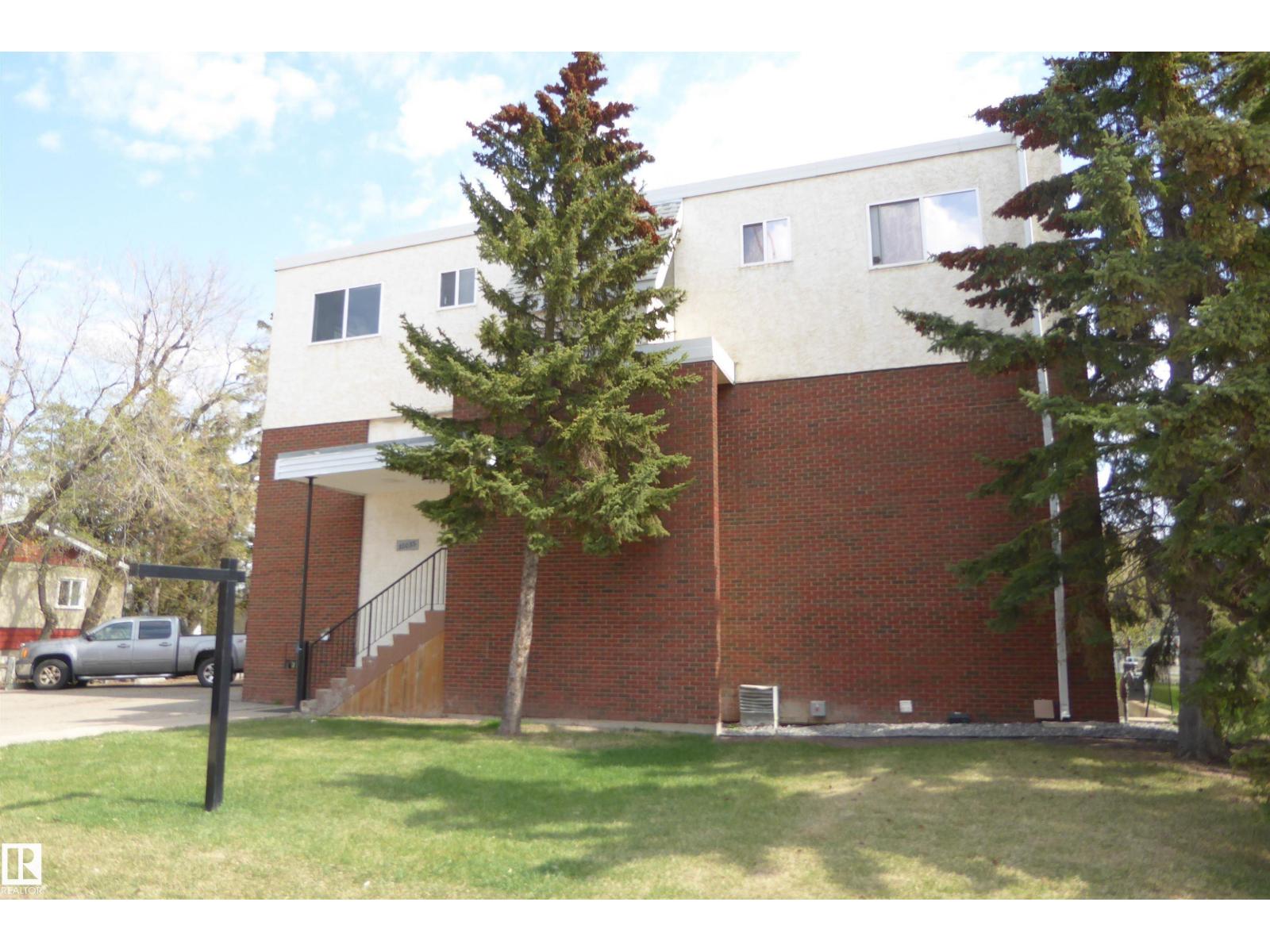 #4 10035 155 ST NW, Edmonton, Alberta