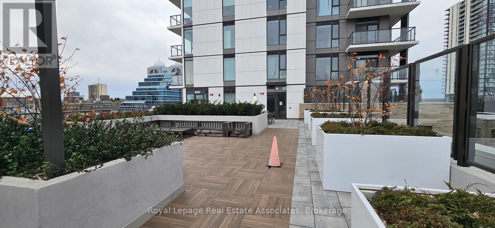 409 - 55 Duke Street W, Kitchener, Ontario  N2H 0C9 - Photo 2 - X12533724