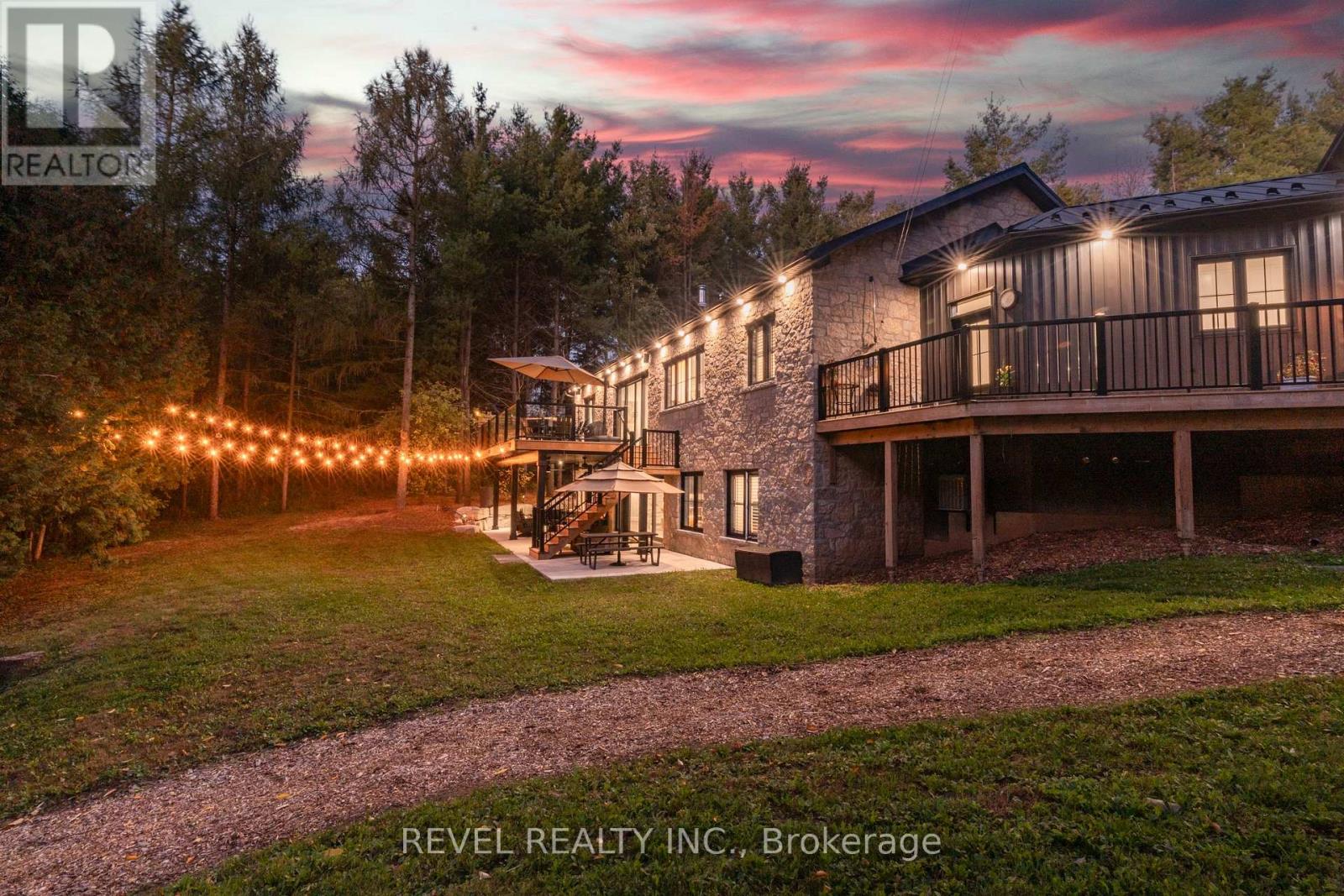 7404 Wellington Road, Mapleton, Ontario  N0G 2K0 - Photo 39 - X12533746