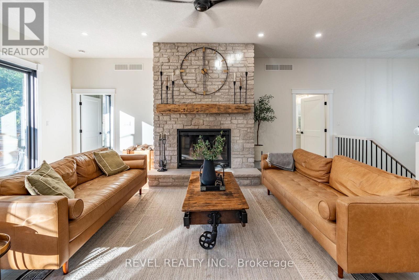 7404 Wellington Road, Mapleton, Ontario  N0G 2K0 - Photo 7 - X12533746