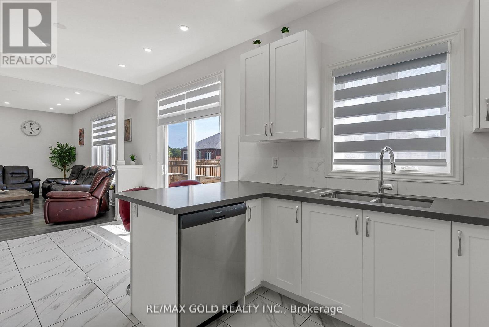 1615 Marina Drive, Fort Erie, Ontario  L2A 5P2 - Photo 20 - X12533838