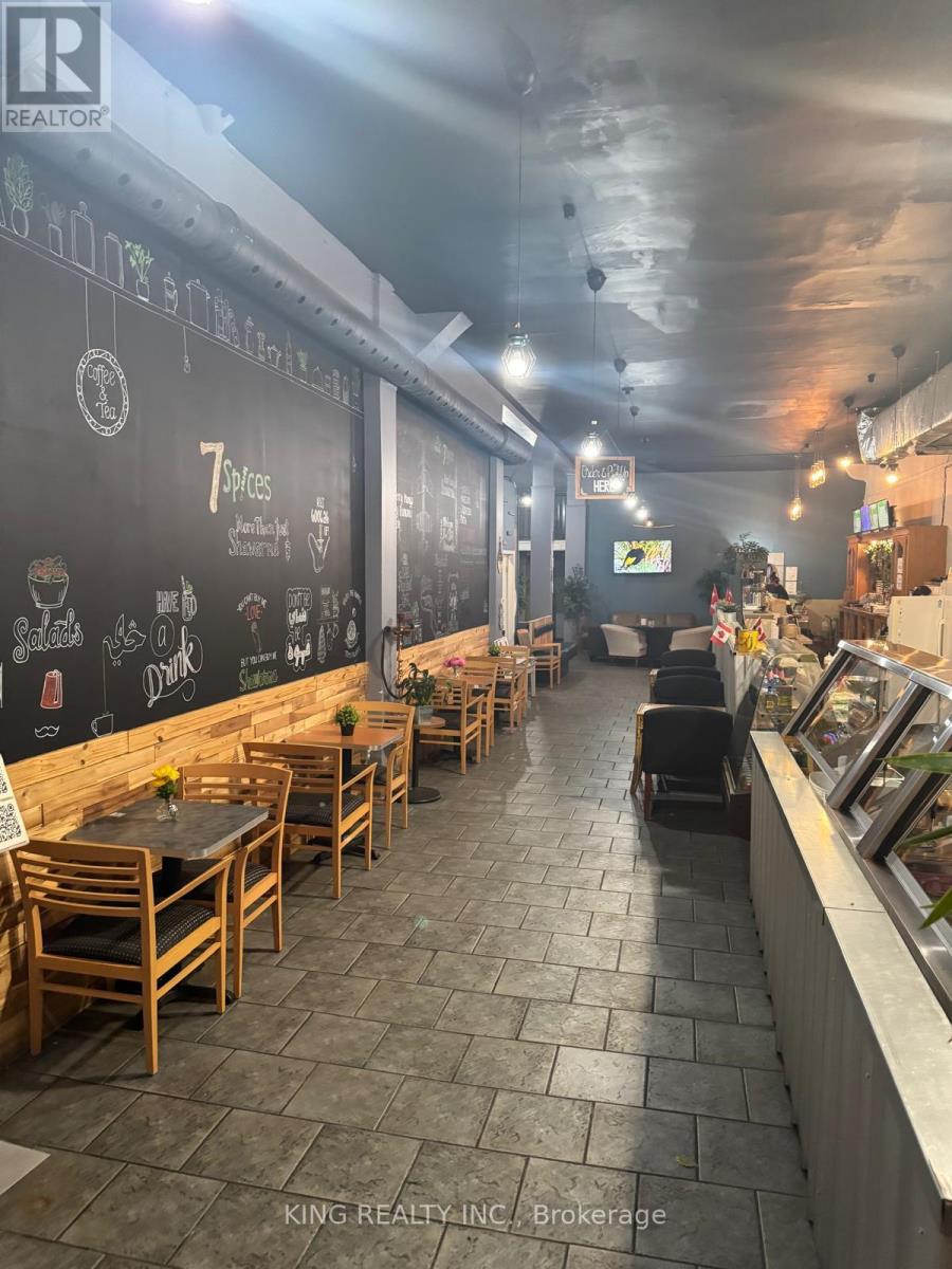 1580 Wyandotte Street E, Windsor, Ontario  N9A 3L2 - Photo 5 - X12533842