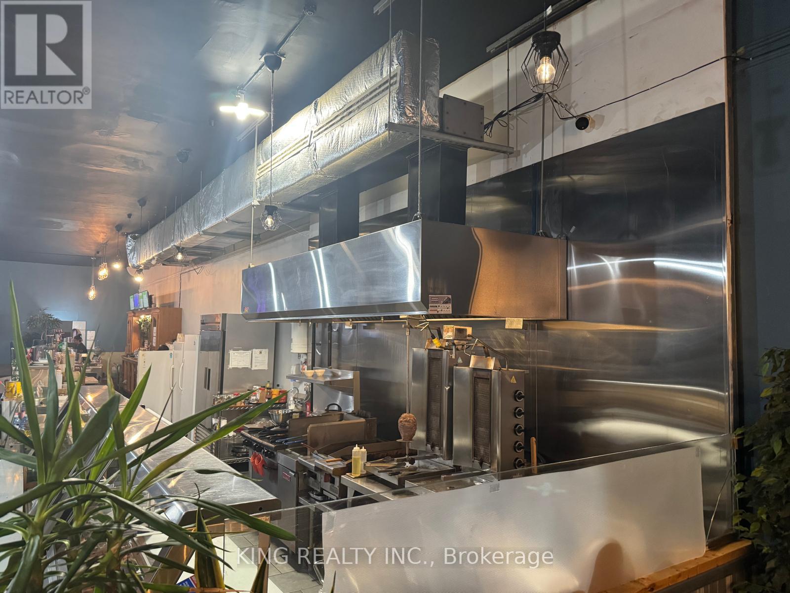 1580 Wyandotte Street E, Windsor, Ontario  N9A 3L2 - Photo 7 - X12533842