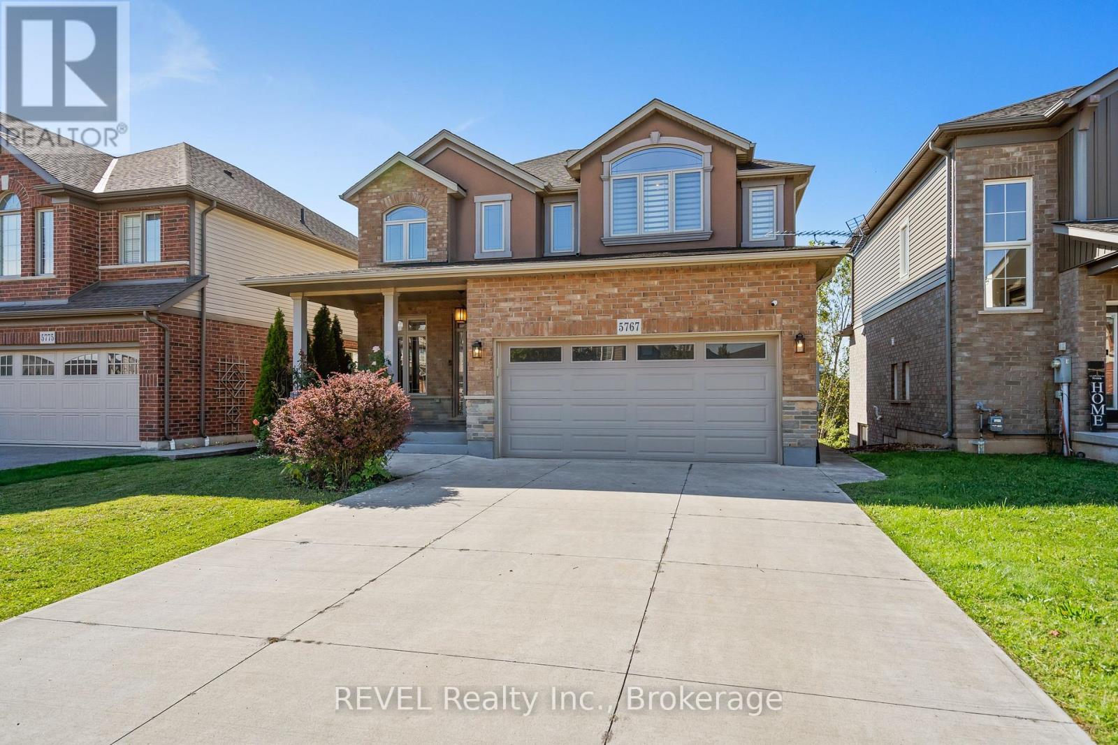 5767 Osprey Avenue, Niagara Falls, Ontario L2H 0G2 - Photo 2 - X12533992