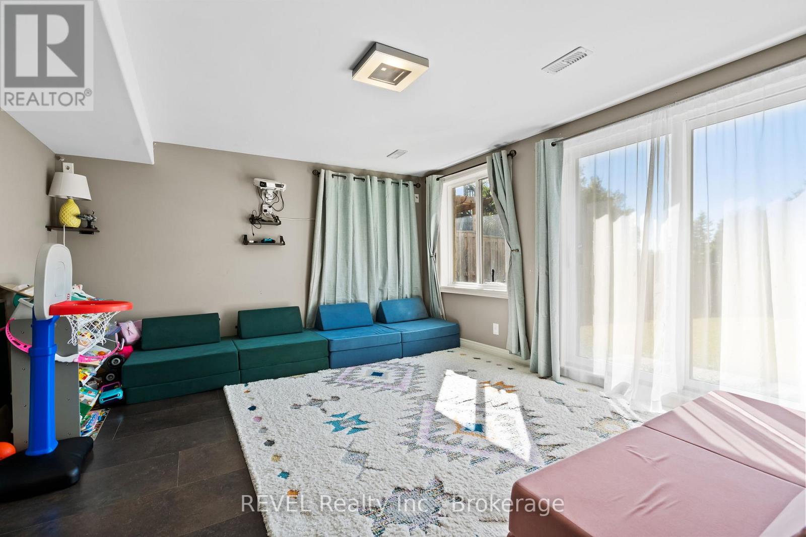 5767 Osprey Avenue, Niagara Falls, Ontario L2H 0G2 - Photo 27 - X12533992