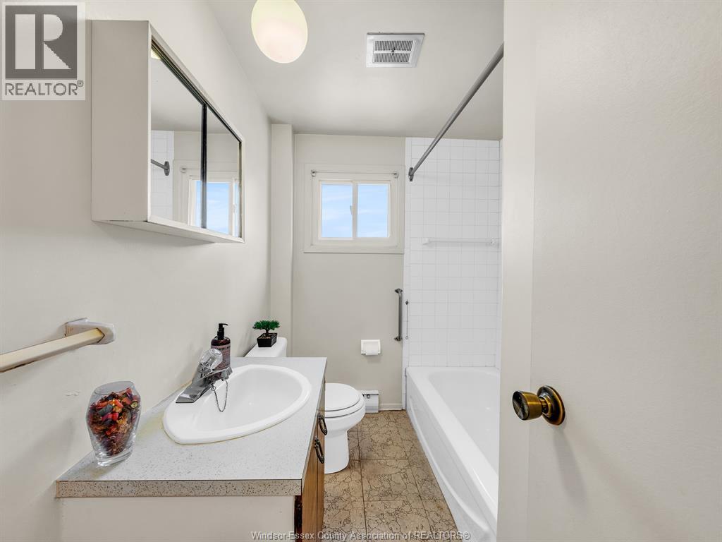 328 Fryer, Amherstburg, Ontario  N9V 2L9 - Photo 14 - 25028545