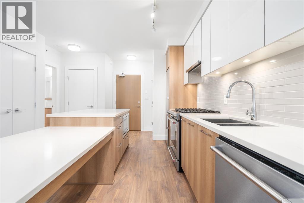 211 258 Nelsons Court, New Westminster, British Columbia  V3L 0J9 - Photo 2 - R3066518